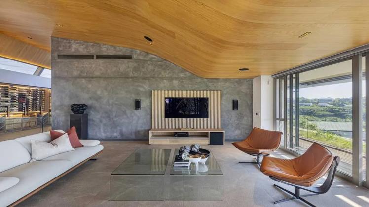 Concrete’s Endurance Meets Coastal Elegance: Florida’s Innovative Contractors